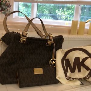 Michael Kor large tote with matching wallet